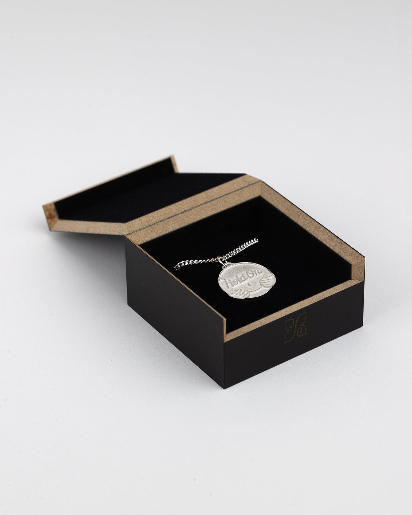 HOLD ON Pendant necklace