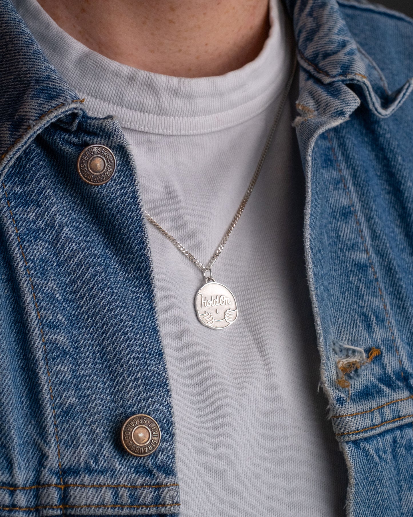 HOLD ON Pendant necklace